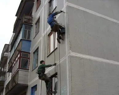 фото Обработка межпанельного шва специальным теплозащитным раствором