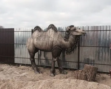 фото Кованая скульптура Верблюд код 5