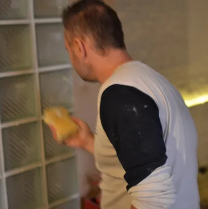 Фото №1 Монтаж стеклоблоков от дистрибьютора стеклоблоков Seves