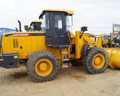 фото XCMG LW 300F фронтальный погрузчик