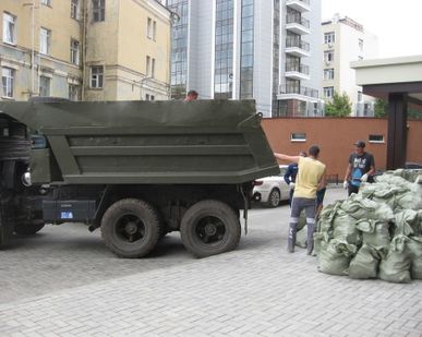 фото Вывоз строительного мусора с грузчиками
