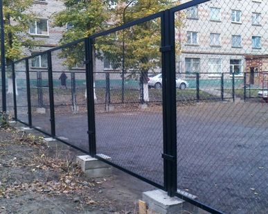фото Забор из сетки рабицы
