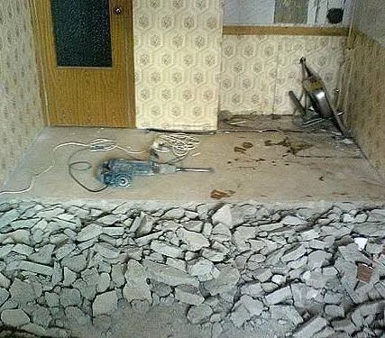 Фото №0 Сбивка напольной стяжки