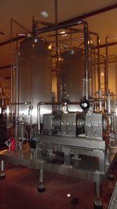 фото Линия по розливу газированных напитков в ПЭТ бутылку, производительно до 18 000 бутчас Б/У в Москве