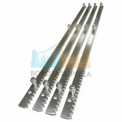 фото Рейка зубчатая для откатных ворот