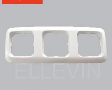 фото Рамка трехместная для горизонтального и вертикального монтажа