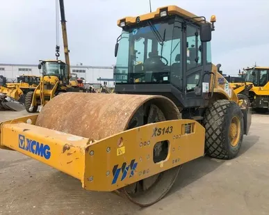 фото Аренда грунтового катка XCMG XS143 - 14 тонн