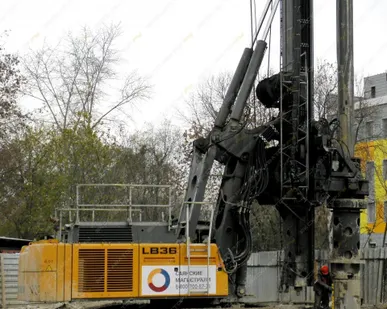 фото Аренда бурового станка для устройства свай Liebherr LB 36, Москва