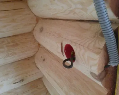 фото Монтаж электропроводки в срубе