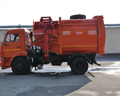 фото Мусоровоз МКМ-44108 c боковой загрузкой на шасси КАМАЗ 43255-25
в