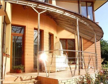 Фото №0 Козырьки входной двери частного дома