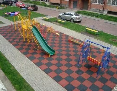 фото Резиновая плитка, безшовные покрытия из резиновой крошки