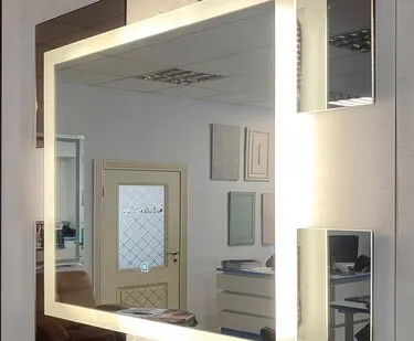 фото Зеркало настенное с подсветкой (дизайнерское)