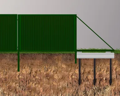 фото Откатные ворота из профнастила на сваях