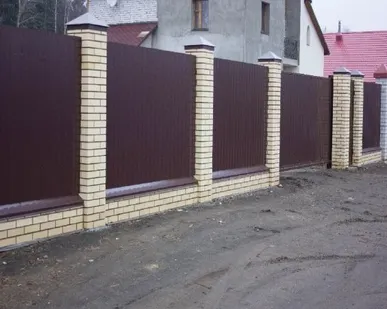 фото Заборы из профнастила