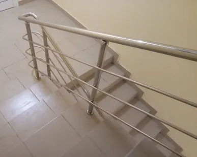 фото Ограждения разборные из нержавеющей стали