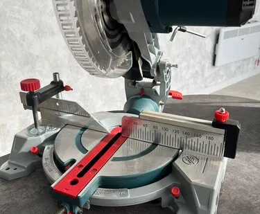 фото Аренда торцовочный пилы