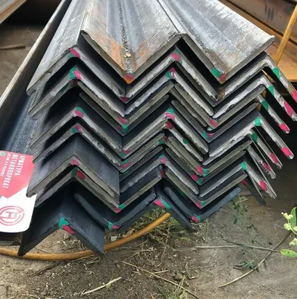 Фото №0 Уголок металлический рядом