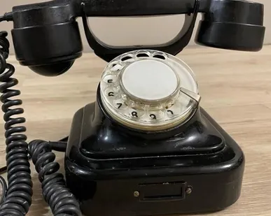 фото Телефон карболитовый с рычагом. СССР.