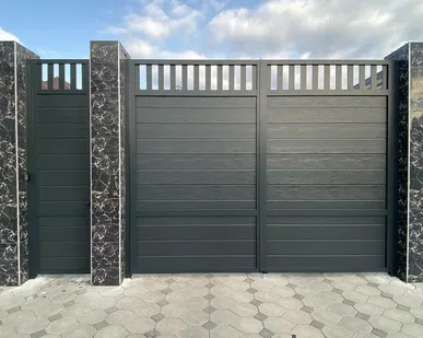 фото Распашные ворота с решеткой