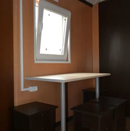 Фото №0 Бытовка жилая строительная для проживания восьми человек на санях
в