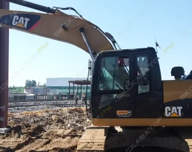 фото Аренда гусеничного экскаватора Caterpillar 320D L, Москва