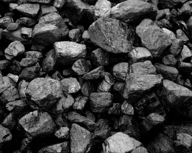 фото Уголь свежий навалом и в мешках