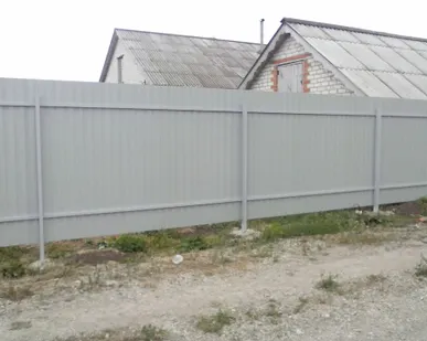 фото Установка забора из профнастила, сетки, штакетника и др.