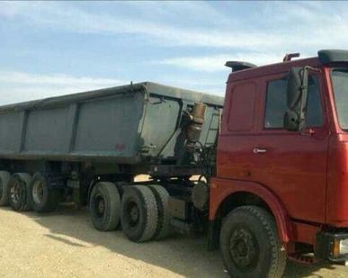 фото Тягач с трейлером и прицепами