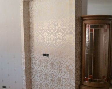 фото Наклейка обоев