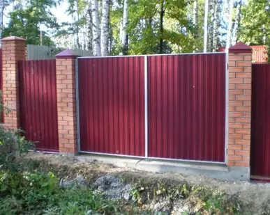 фото Заборы из профнастила