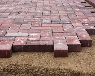 фото Укладка плитки тротуарной