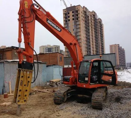 Фото №0 Аренда полноповоротного гусеничного экскаватора