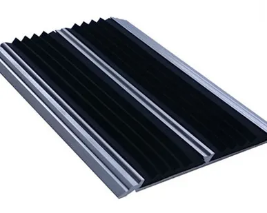 фото Накладка на ступени 77х6х1350 мм алюминиевая противоскользящая с 2-мя резиновыми вставками, цена за 1 шт.