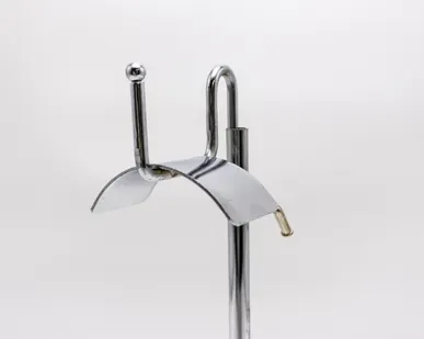 фото Стойка настольная для сумок с площадкой для ручек, основание 170мм, хром