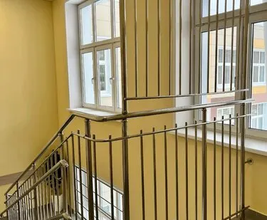 фото Поручни и перила для лестниц