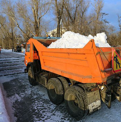 Фото №0 Уборка снега самосвалом