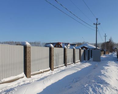 фото Забор из кирпича "Под ключ"