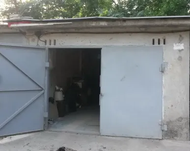 фото Установка железобетонного сборного гаража