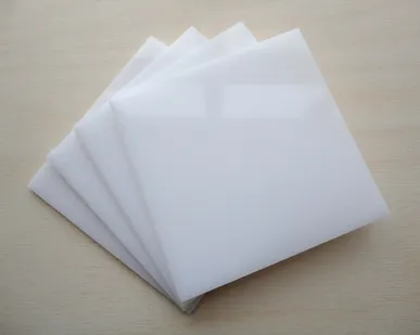 фото Оргстекло 3мм 2050х30500 белое Novattro