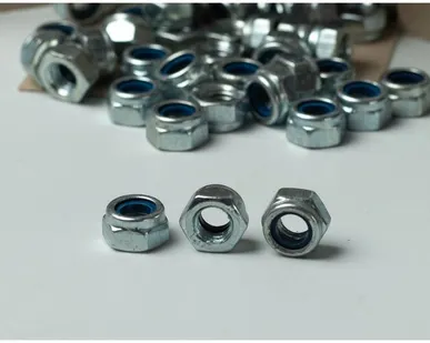 фото Гайка с нейлоновой вставкой М6 DIN985 50шт