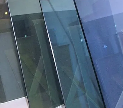 Фото №0 Наклейка защитной пленки на стекло