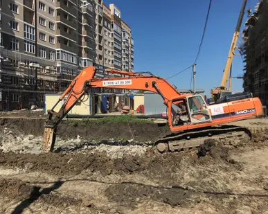 фото Рытье траншей, Разработка котлованов, Вывоз грунта