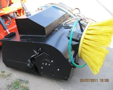 фото Щётка с бункером для влажной уборки М-04