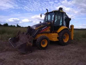 фото Аренда экскаватора-погрузчика