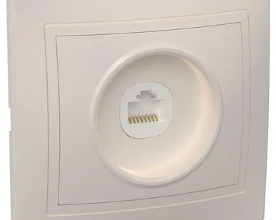 фото Розетка компьютерная 1-м СП Кварта РК10-ККм IP20 крем. ИЭК EKK10-K33-DM