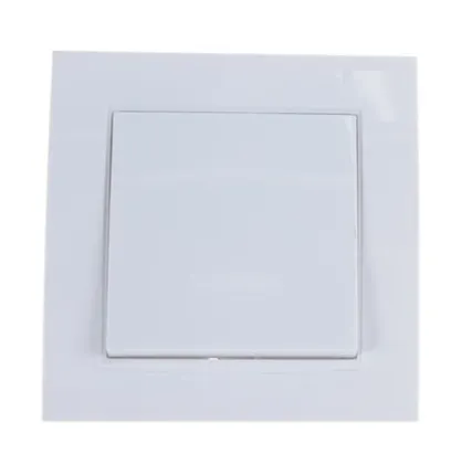 Фото №0 UNIVersal Выключатель 1-кл.СП Бриллиант 10А IP20 белый 7947366 UNIVersal