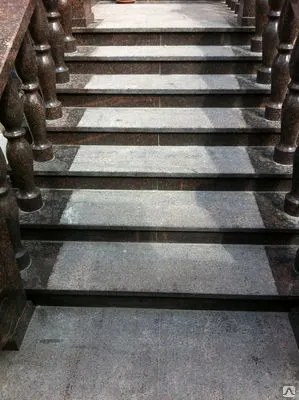 Фото №0 Монтаж ступеней для входной группы. Отделка архитектурным декором.