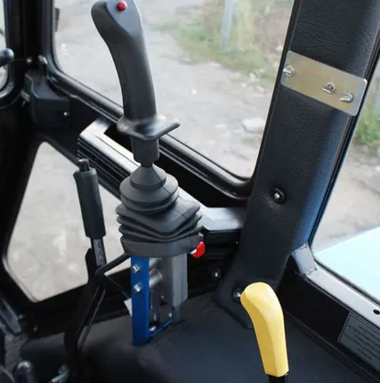 Фото №0 Доукомплектация джойстикового управления фронтального погрузчика &quot;Универсал