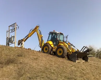 фото Рытье траншеи под водопровод